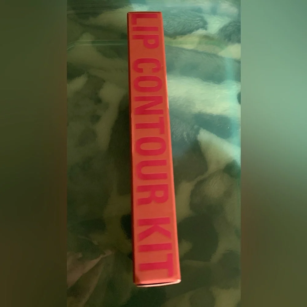 Revolution London LIP CONTOUR KIT “Brunch” Ultra Matte Finish